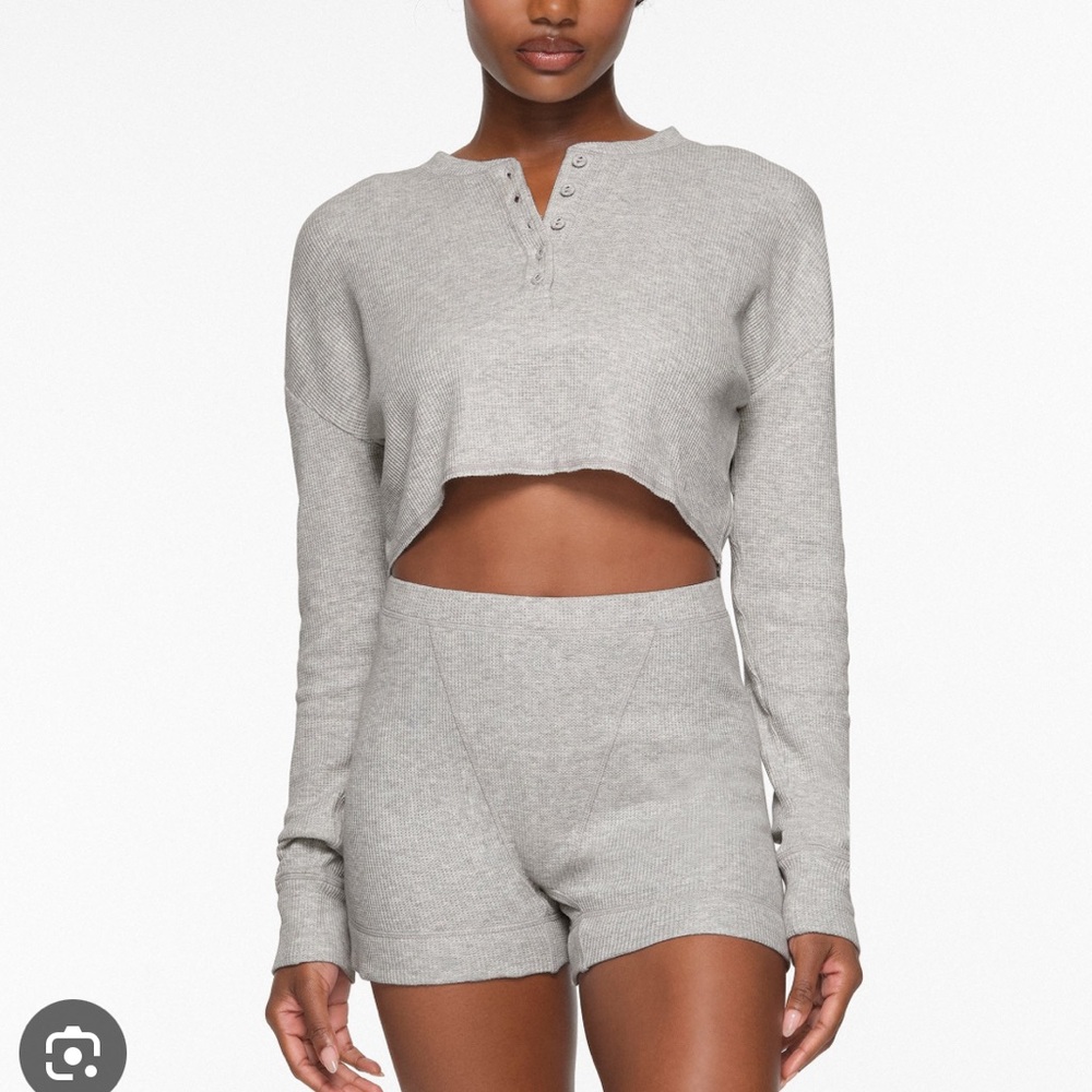 Gray Long Sleeve Crop Top